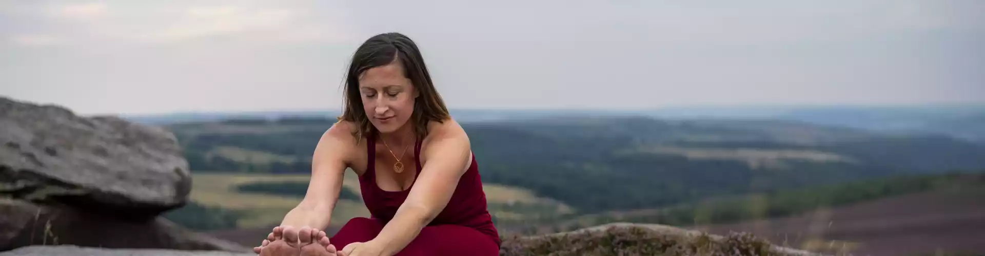 Yoga de Cura Restauradora: Acalmando o Corpo Físico (Série de 6 Semanas) - Online Class by Sarah Evans 