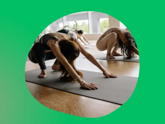 赋能 Vinyasa：中级瑜伽流程