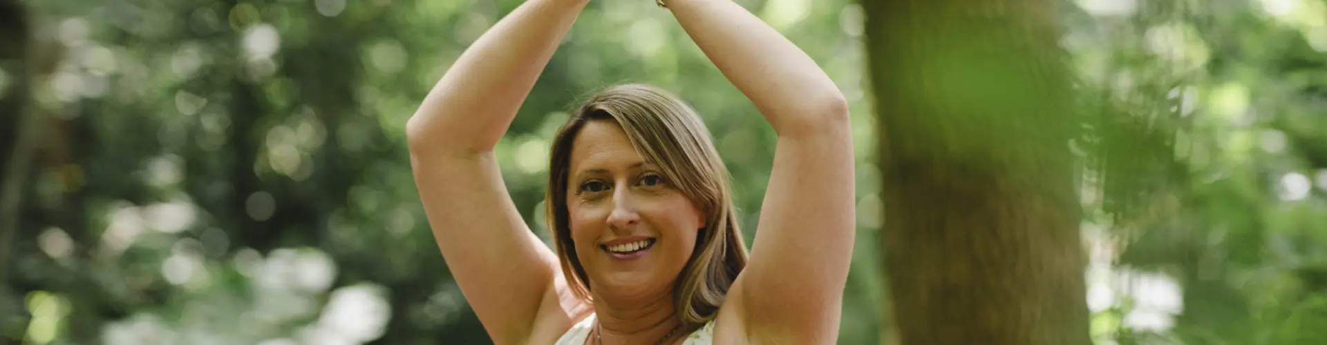 Restorative Healing Yoga - Suporta sa Nervous System - Online Class by Sarah Evans 